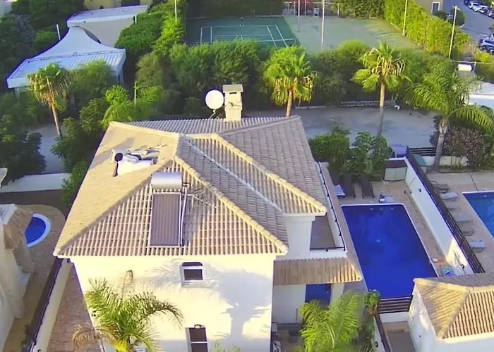 Luxury Spacious Holiday Villa With Heated Swimming Pool