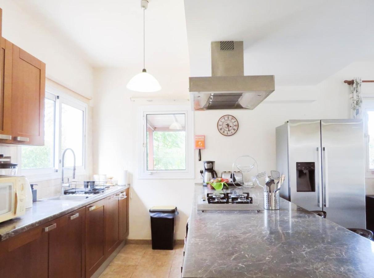 Luxury Spacious With Heated Swimming Pool Villa Paralimni