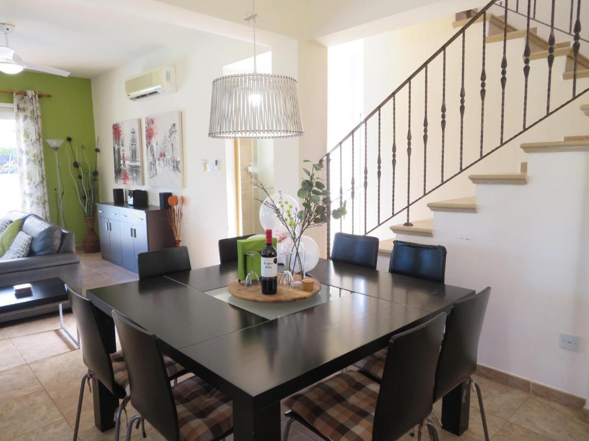 Luxury Spacious With Heated Swimming Pool Villa *