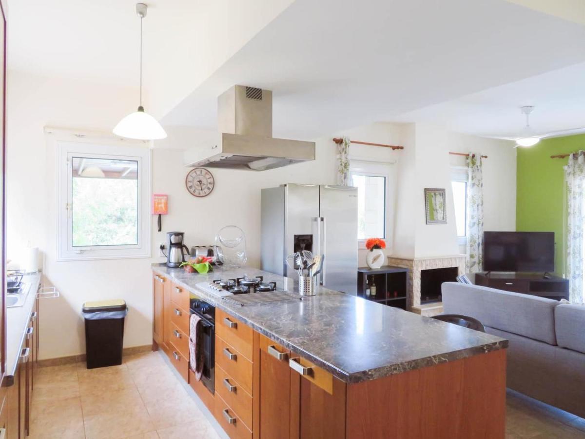 Luxury Spacious With Heated Swimming Pool Villa Paralimni