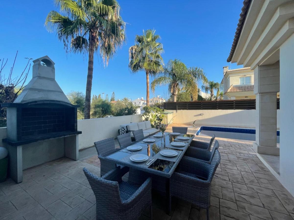 Luxury Spacious With Heated Swimming Pool
