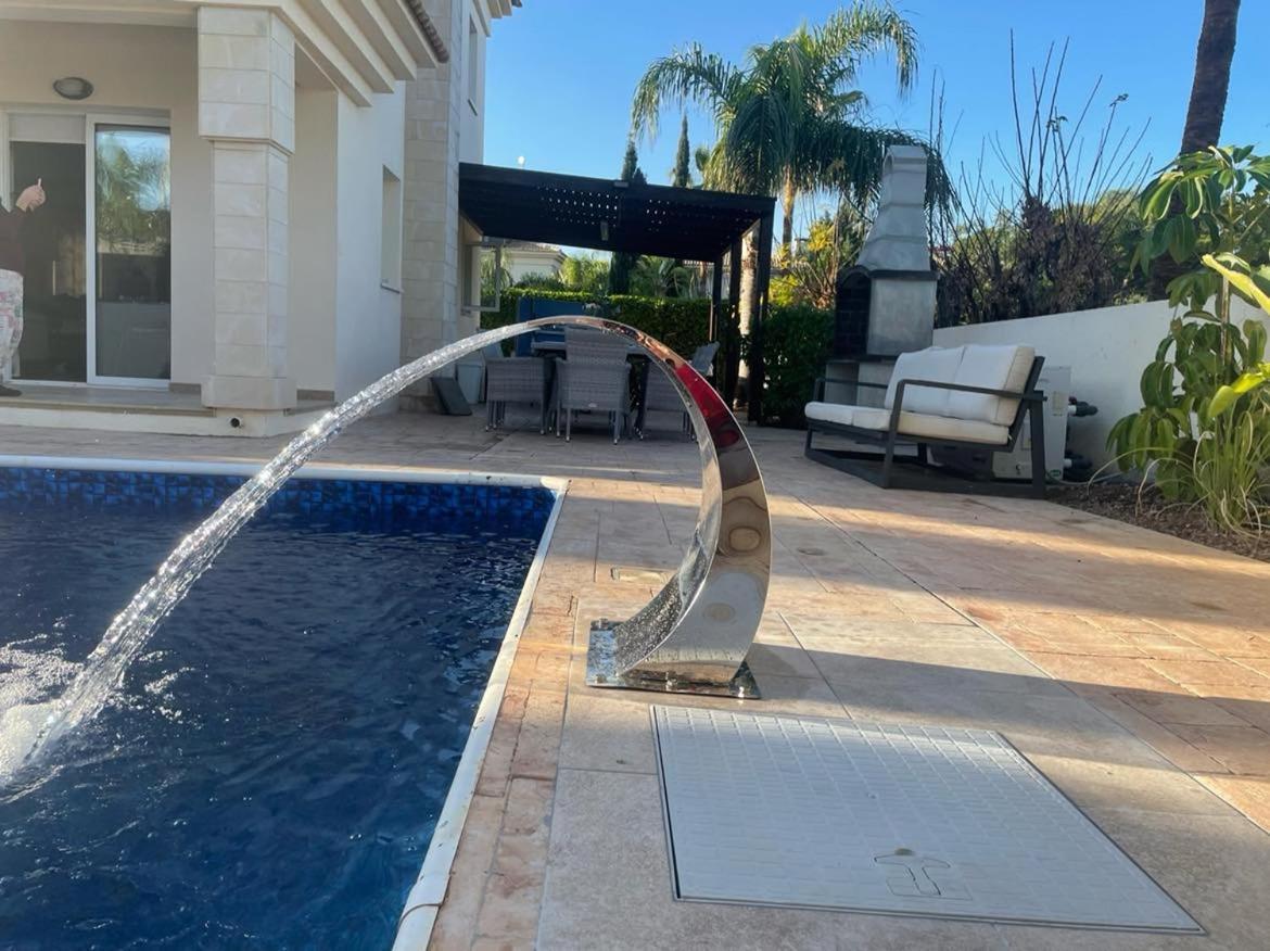Luxury Spacious With Heated Swimming Pool * Paralimni