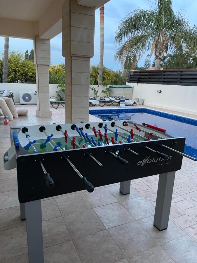 Luxury Spacious With Heated Swimming Pool Villa Paralimni