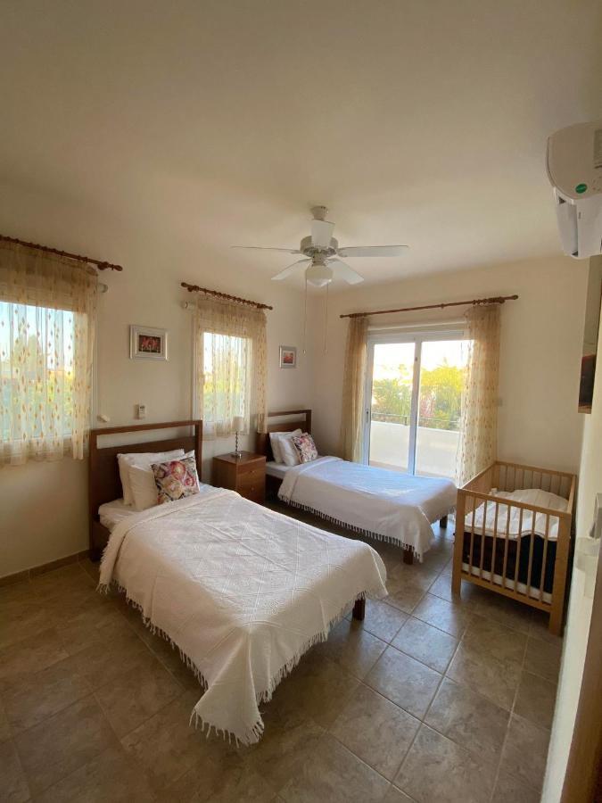 Luxury Spacious With Heated Swimming Pool Villa *