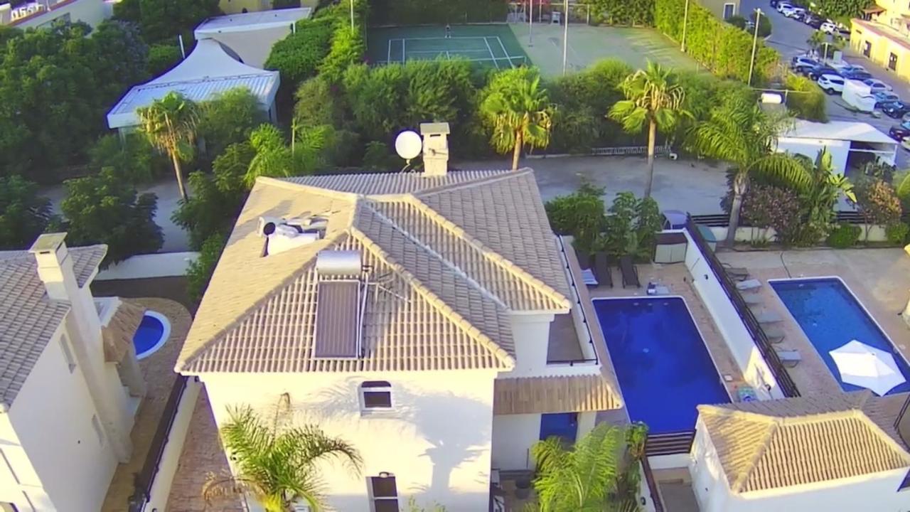 Villa Luxury Spacious With Heated Swimming Pool Paralimni